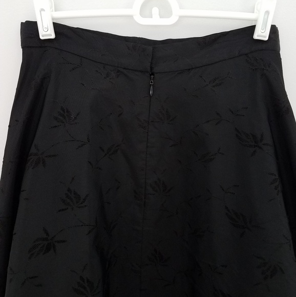 Farinae collections black full skirt floral design - Picture 4 of 8